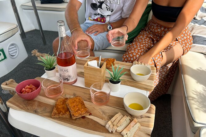 1h Boat Trip + 2h Dockside Local Wine & Food Tasting - The 2-hour dockside-style tasting on board: wine, cheese, and local food