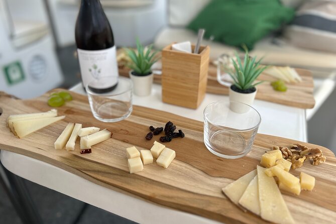 1h Boat Trip + 2h Dockside Local Wine & Food Tasting - Practical tips for your 11:00 start
