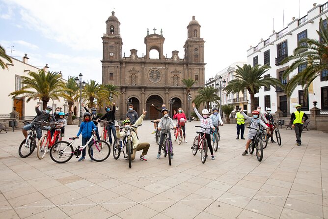 Discover Las Palmas City by Bike in 4 hours - Stop 1: Vegueta’s Narrow Streets and Street-Level Stories