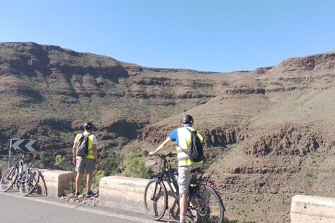 E-Bike Rental 80 km Battery life: Gran Canaria Mountains or Coast - Stop 1: Ayagüares Habitat Arte, goats, caves, and the mountain-top pause