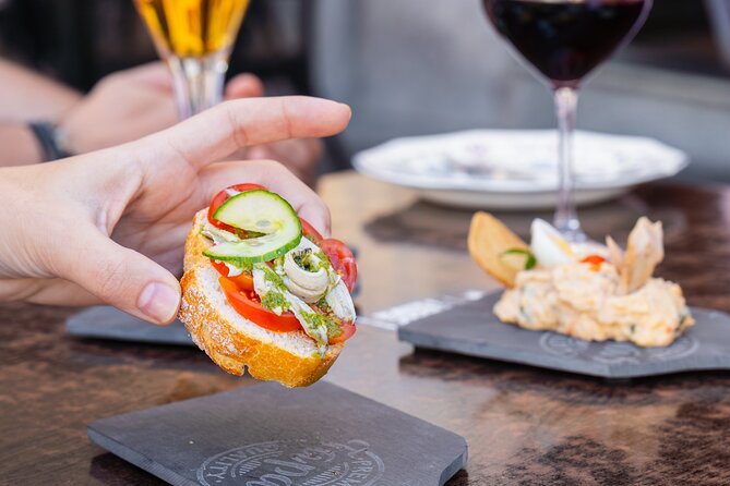 Gourmet Tapas and Wine Tour in the Old Town of Las Palmas - Tapas and drinks: what’s included and how to make it count