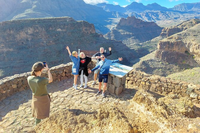 Gran Canaria Cave, Oasis, Red-gorge Adventure & cosy Picnic - Santa Lucía de Tirajana: tapas picnic time, with a coffee break first