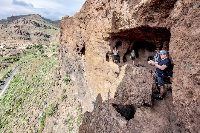 Gran Canaria Cave, Oasis, Red-gorge Adventure & cosy Picnic - Mirador La Sorrueda: the oasis path and the lesson about water