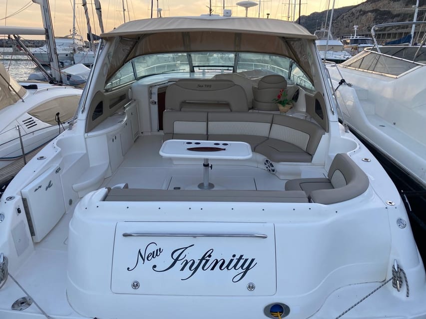 Gran Canaria: Excursion on private yacht with drinks, lunch and snorkeling - Private yacht in Gran Canaria: the real point of going
