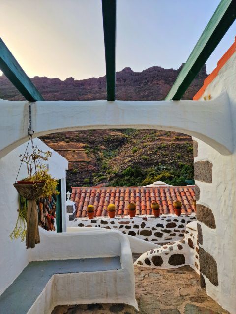 Gran Canaria historical house with mango plantation - Stepping Into a Restored Canarian Farmhouse in Mogán