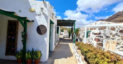 Gran Canaria historical house with mango plantation - Wandering the Cactus Garden on Foot