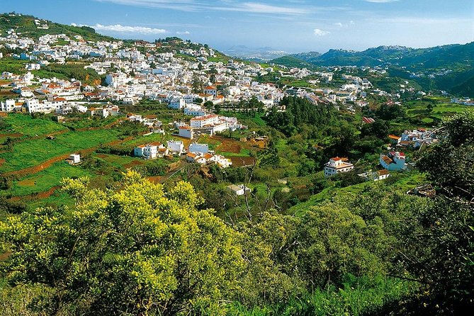 Guided tour: Discover Gran Canaria - Stop 2: Teror’s basilica and balcony-lined village streets
