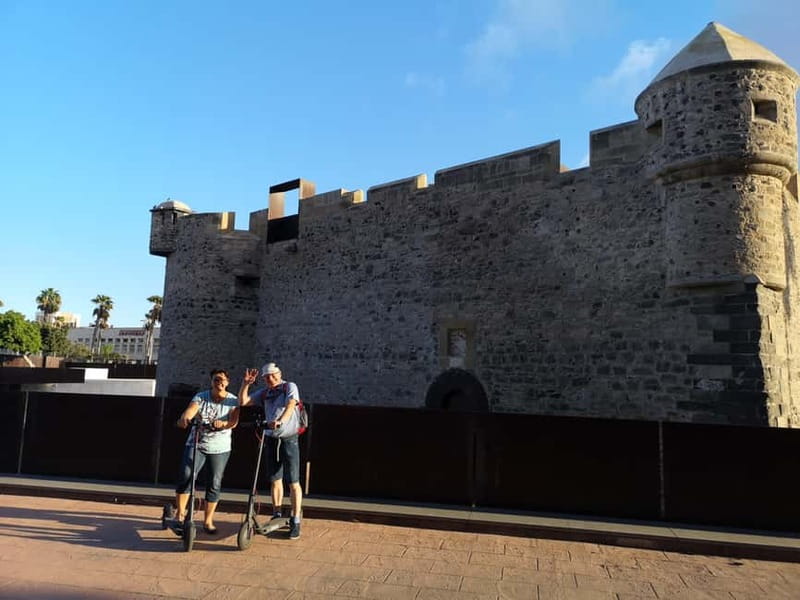 Las Palmas: City, Harbor, and Beach Walking-Hiking Tour - Playa de Las Canteras: sea views without the heavy hiking