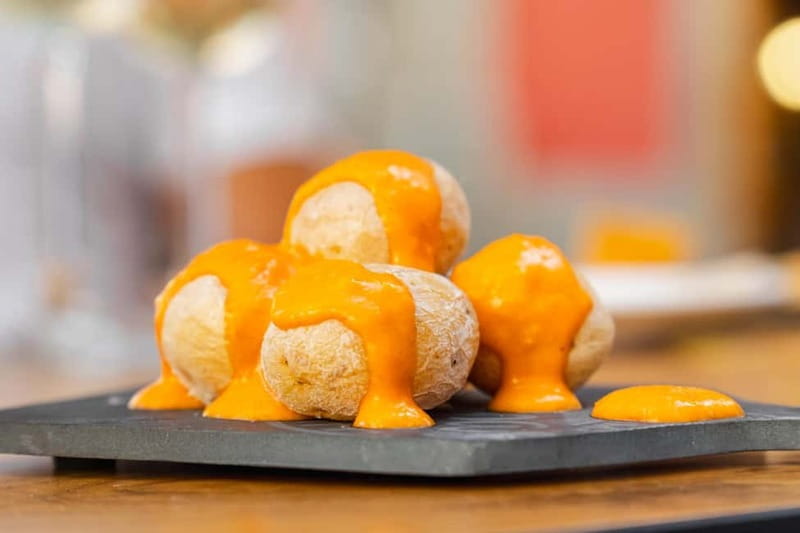 Las Palmas: Gourmet Tapas and Wine Tour in the Old Town - Las Palmas Old Town tapas in Vegueta: a food walk you can pace yourself