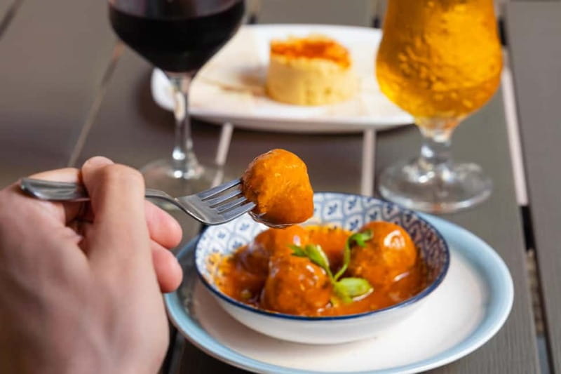 Las Palmas: Gourmet Tapas and Wine Tour in the Old Town - How the self-guided route works: QR code, PDF timing, and WhatsApp backup