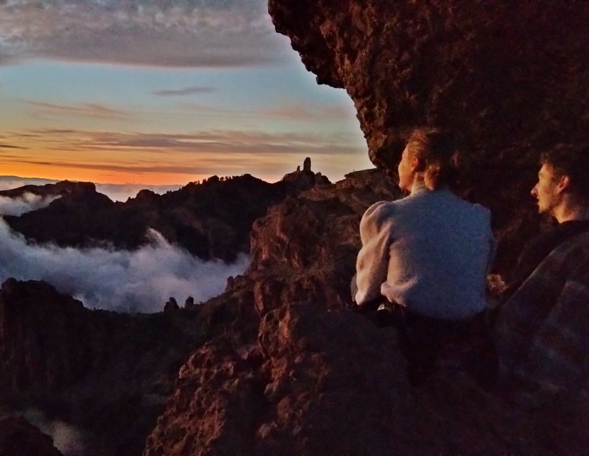 Las Palmas: Sunset & Night Sky Guided Astronomy Hiking Tour - Sunset Starts on the Camino in the Darkening Air