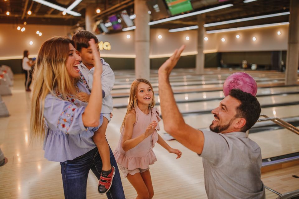 Maspalomas: Bowling Session Entry Ticket at Holiday World - Lanes, shoes, and the rules that keep it smooth