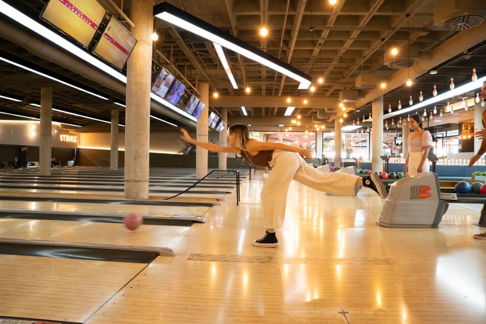 Maspalomas: Bowling Session Entry Ticket at Holiday World - Mr.Kale food and drinks: making one game last longer
