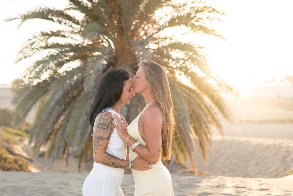 Maspalomas dunes: Vacation photoshoot - Capture your moments - Languages, private group setup, and how communication helps