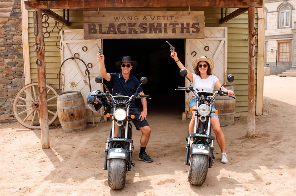Maspalomas: E-Scooter or E-Bike Tour+Western Town Sioux City - Sioux City Western Town: 320,000 m² of old-West fun