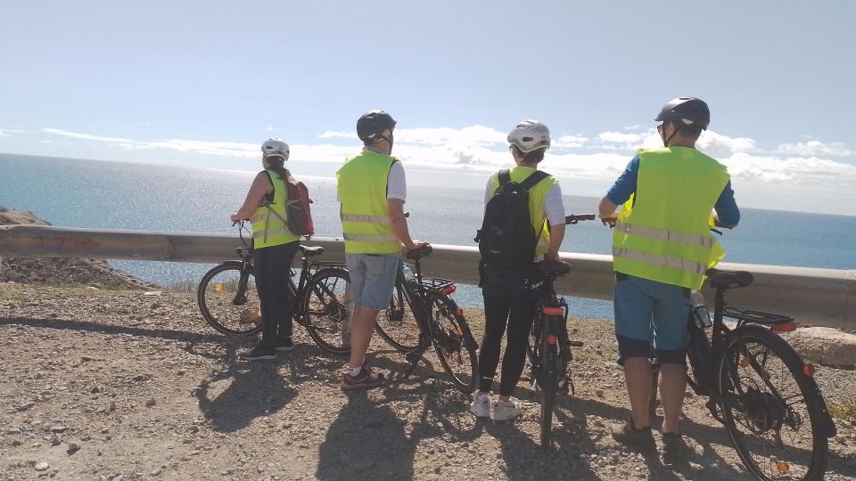 Maspalomas: E-Scooter or E-Bike Tour+Western Town Sioux City - Main shows included: saloon humor and stage action