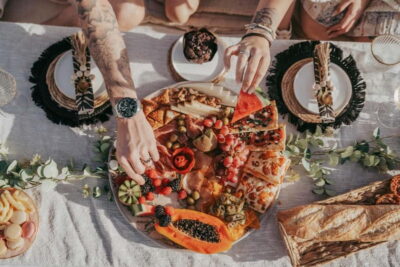 Maspalomas: Gran Canaria Picnic Experience - What you’ll eat and drink: tapas, dips, wine, and Sangria