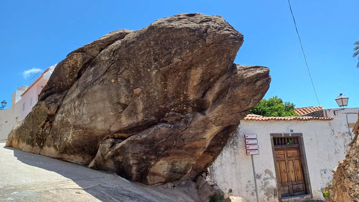 Maspalomas: Hiking to Roque Nublo with 2 authorised guides - The Scenic Drive and the San Bartolomé de Tirajana Break