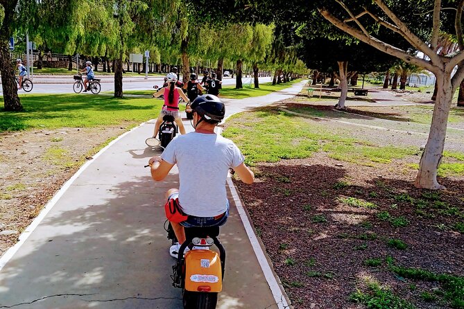Maspalomas - Meloneras : e-Scooter 2 seat Sunset Guided Tour - Stop 2: La Charca Lagoon and the Bird-Rich Water World
