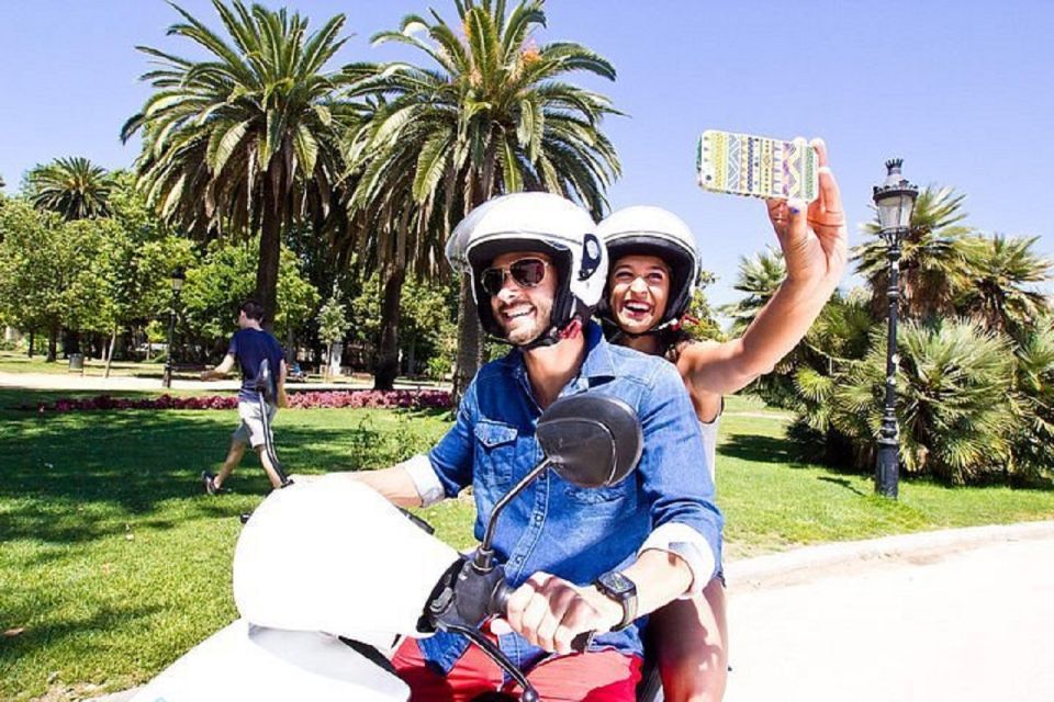 Maspalomas: Rent a 125 cc Scooter 2 seater in Gran Canaria - Maspalomas Dunes and the old lighthouse: the must-see contrast