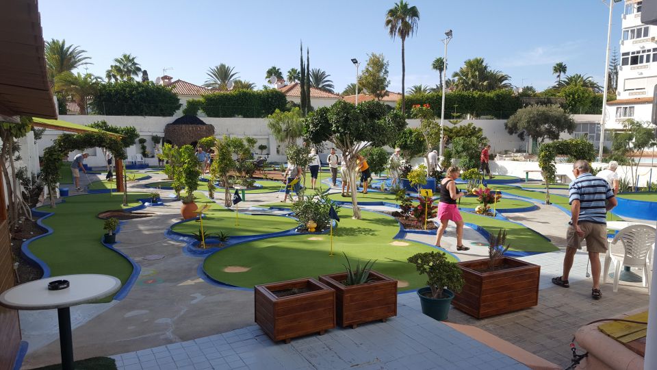 Playa del Inglés: Minigolf Taidia - The 18 holes: a challenge level that keeps everyone playing