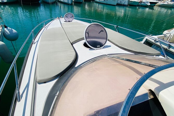 Private Yacht Tour with Drinks and Snorkeling in Gran Canaria - Private yacht feel in Gran Canaria waters