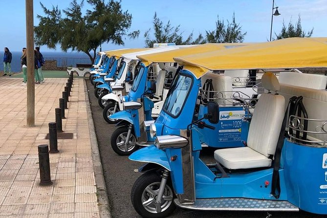 Tuk-Tuk Neighbourhoods Tour around Las Palmas de Gran Canaria - The ride experience: speed, comfort, and how to settle in