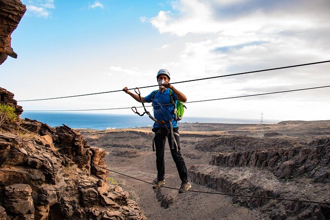 Via Ferrata in Gran Canaria. Vertical adventure park. Small groups - Training talk to first clips: learning the via ferrata mechanics